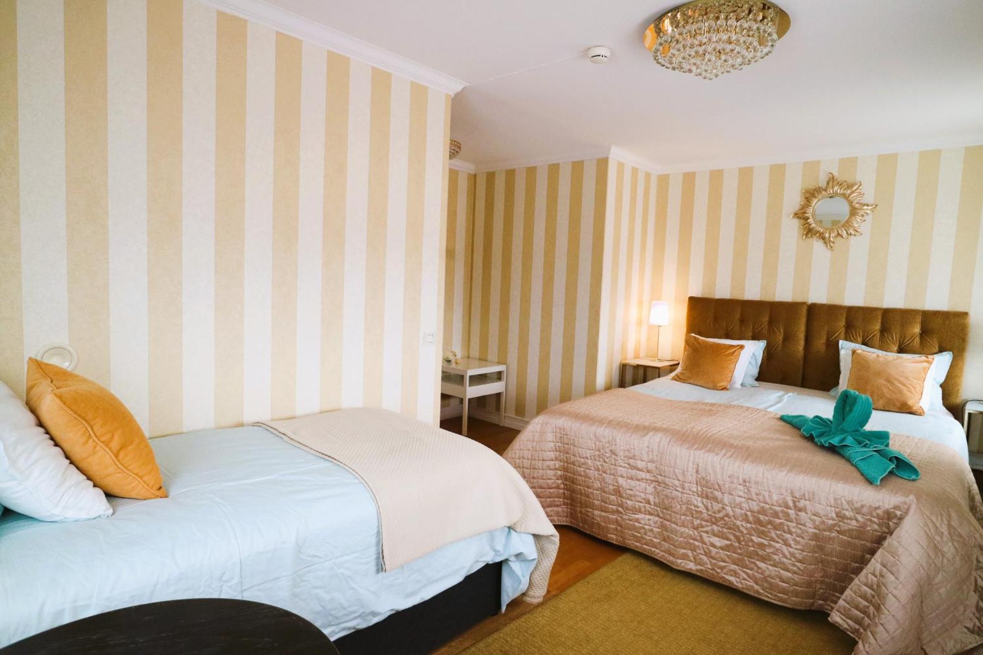 מרייסטד Vaenerport Lakefront Hotell מראה חיצוני תמונה