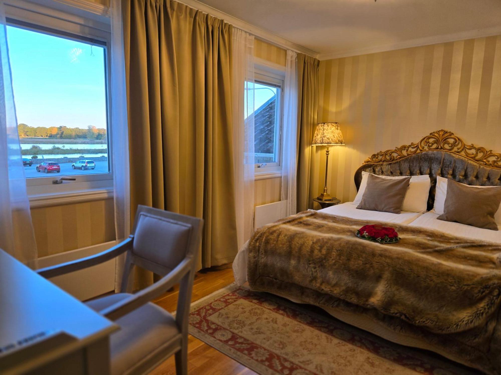 מרייסטד Vaenerport Lakefront Hotell מראה חיצוני תמונה