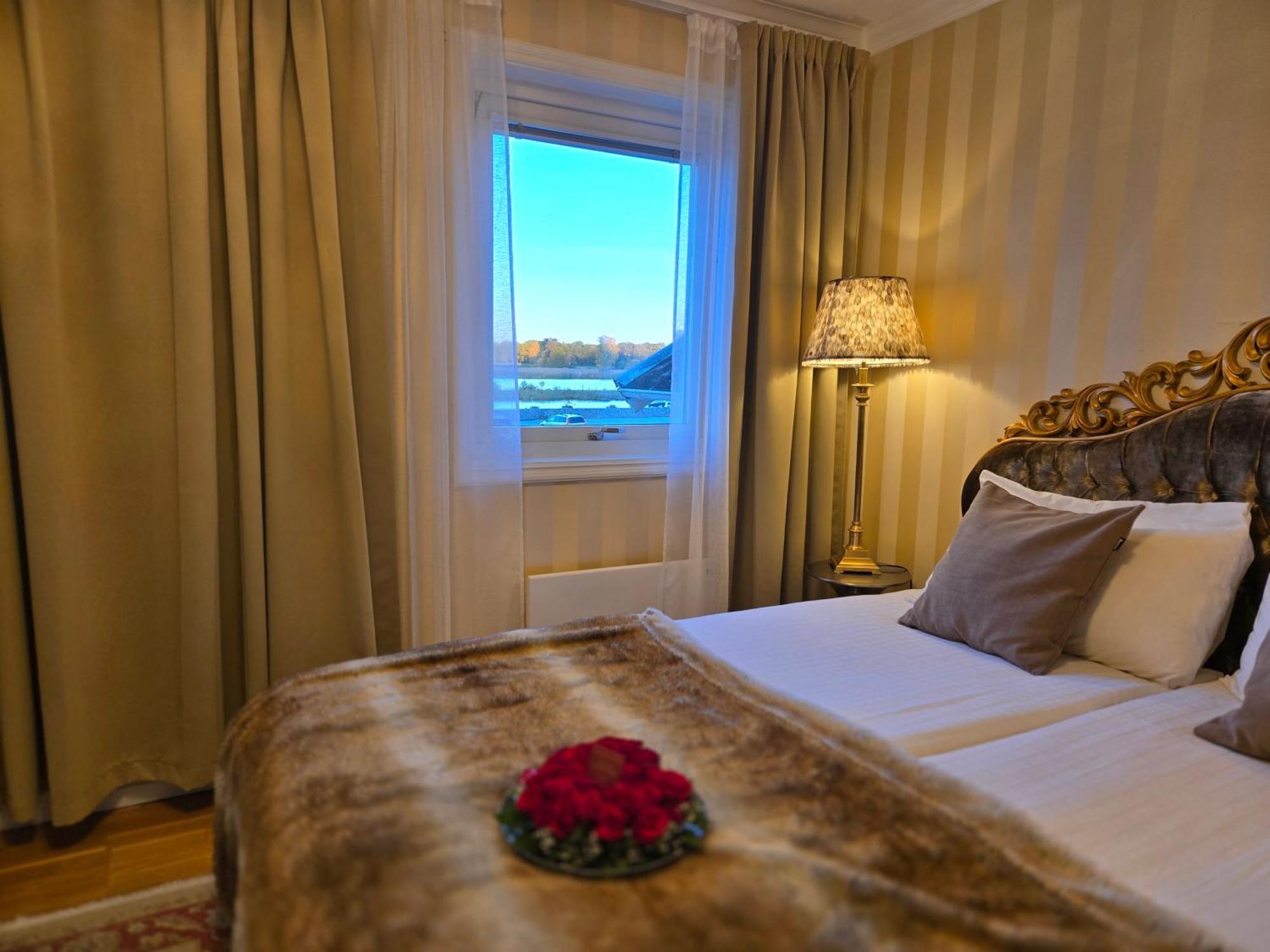 מרייסטד Vaenerport Lakefront Hotell מראה חיצוני תמונה