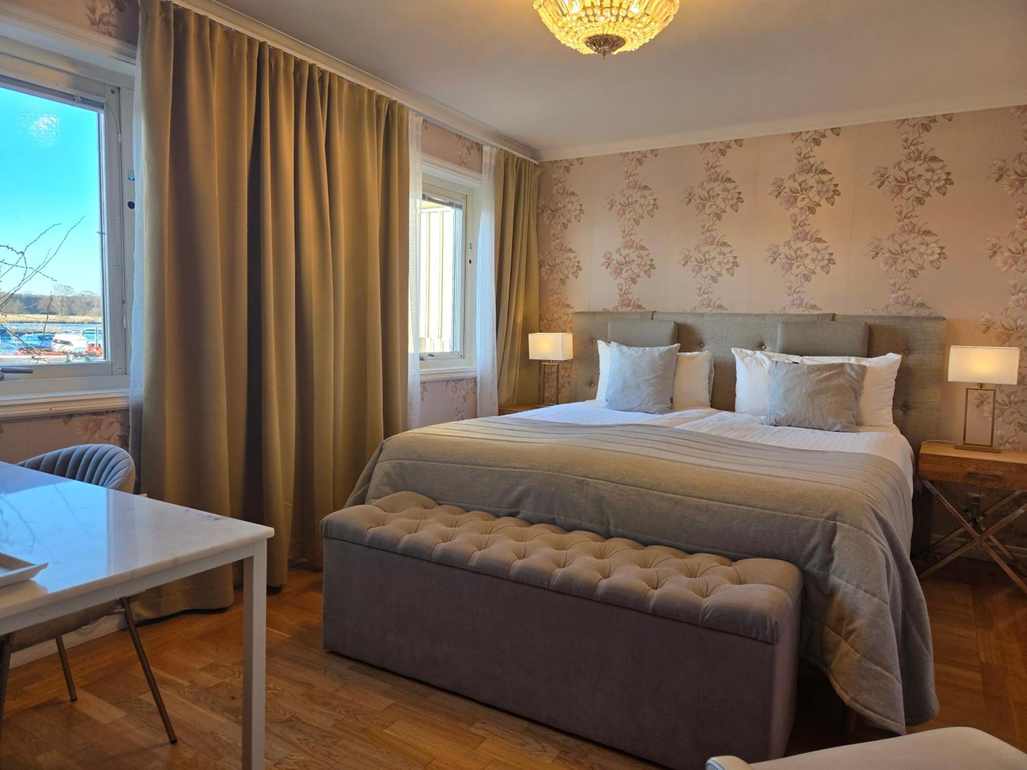 מרייסטד Vaenerport Lakefront Hotell מראה חיצוני תמונה