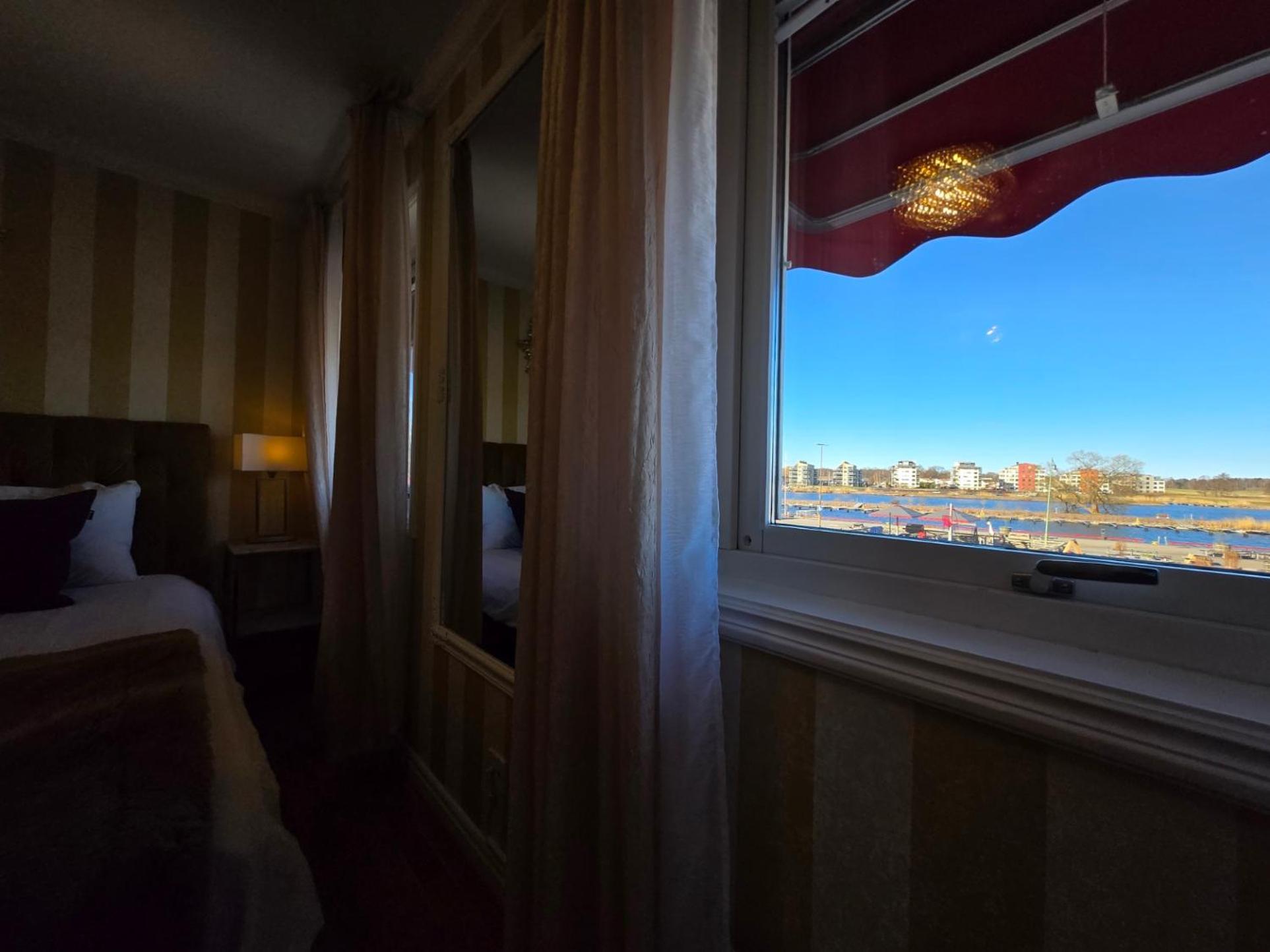 מרייסטד Vaenerport Lakefront Hotell מראה חיצוני תמונה