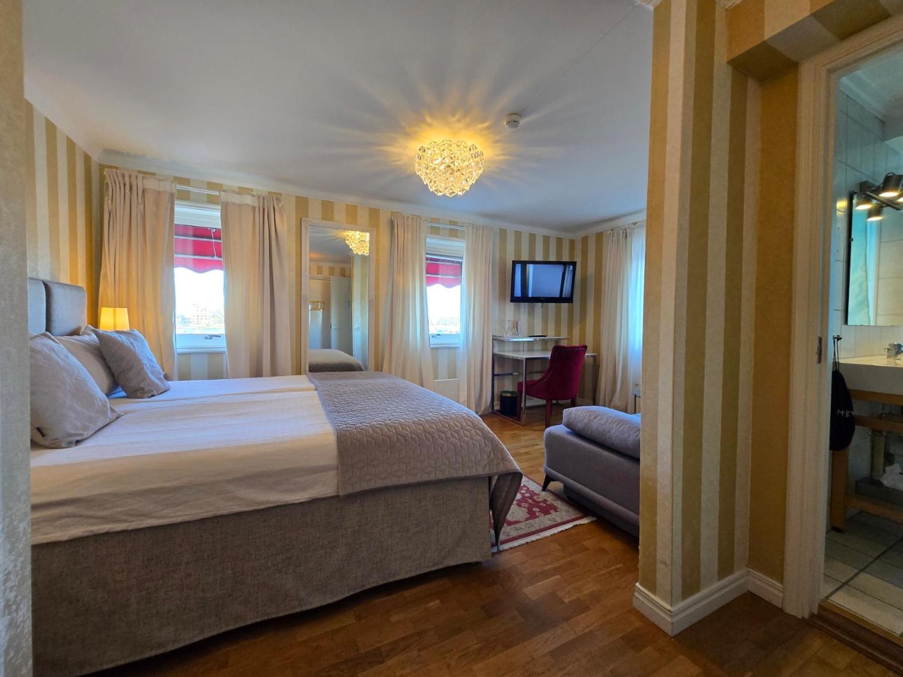 מרייסטד Vaenerport Lakefront Hotell מראה חיצוני תמונה