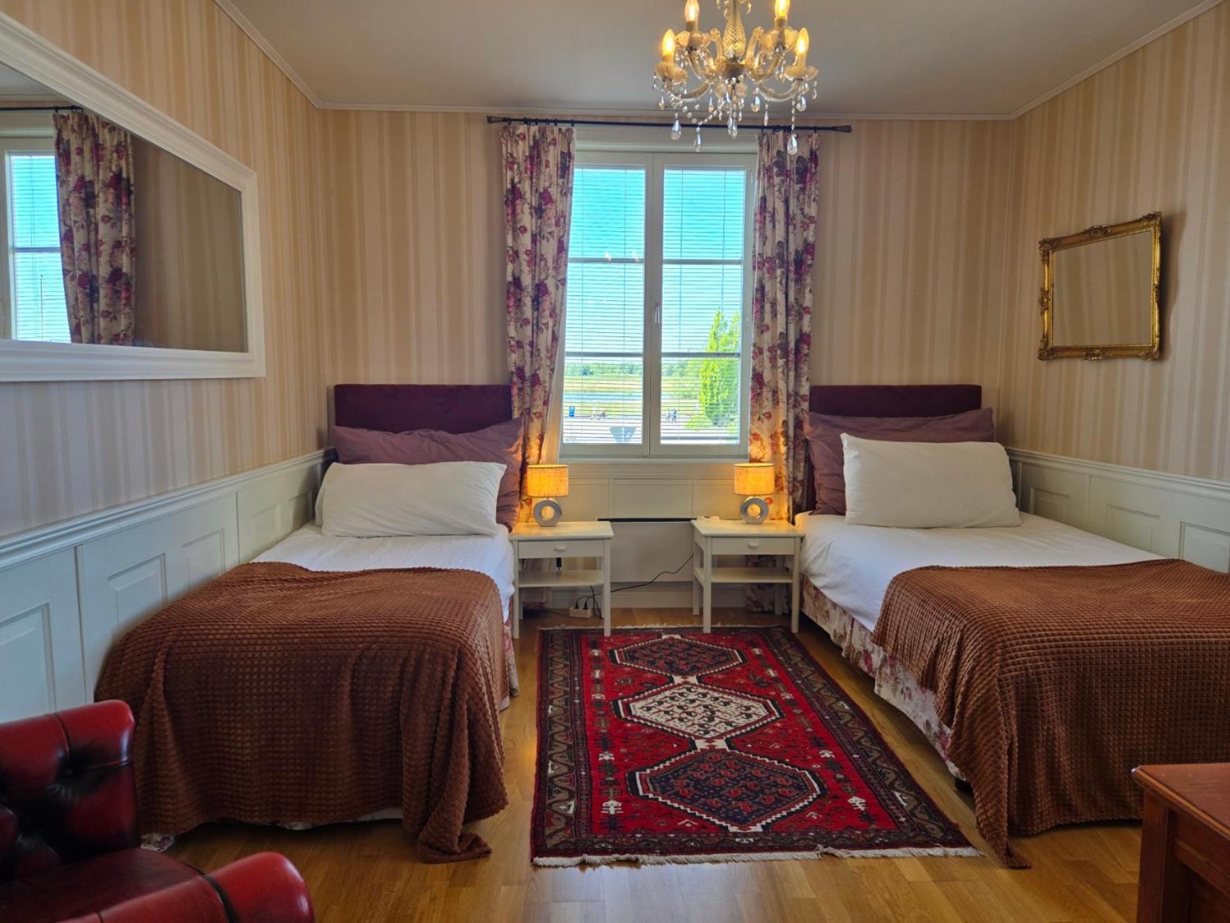 מרייסטד Vaenerport Lakefront Hotell מראה חיצוני תמונה